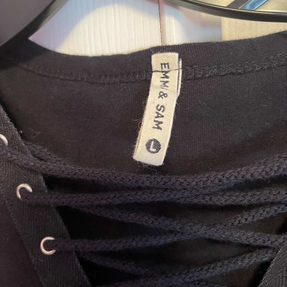 Emma and Sam tie up from T-shirt dress